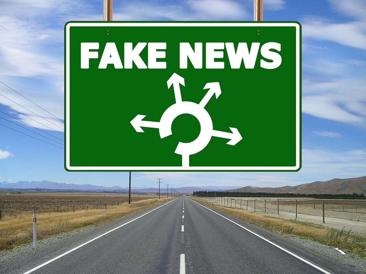Panneau de circulation pour une interception menant à « Fake News »